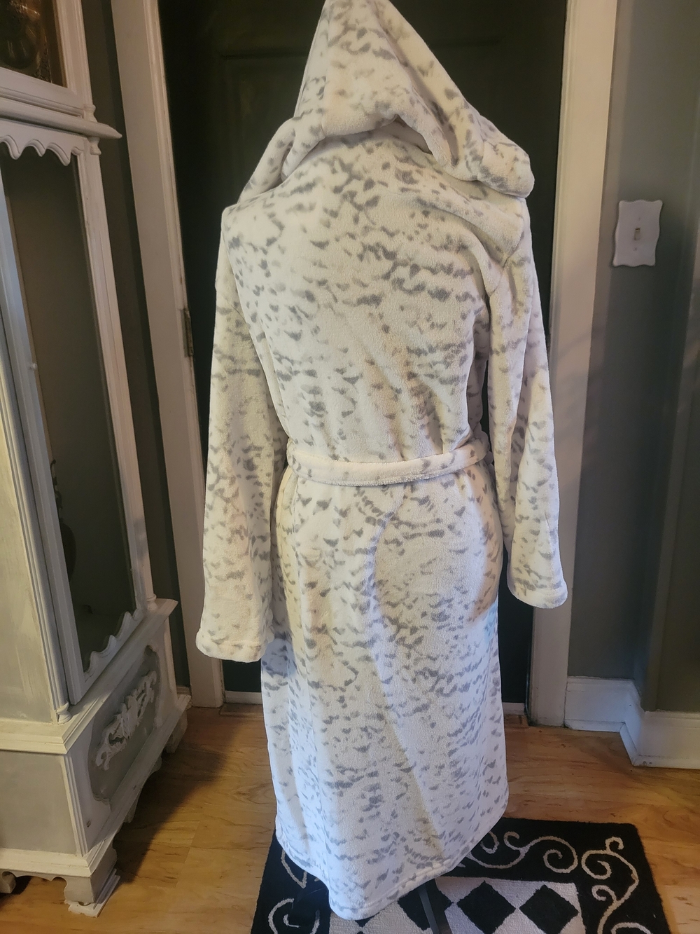 Warner Bros. Harry Potter Plush Hooded Robe - White with Gray Accents - Picture 3 of 4